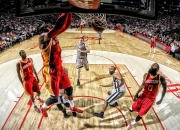 开云体育官方网站-欧冠半决赛之夜，詹姆斯如何以篮球智慧带动全队节奏