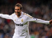 开云体育视频直播-世界排名争夺战之夜，本泽马防守端锁死对手，改写巨星定义