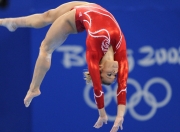 开云体育官网-赛道与球场，恩比德在F1揭幕战之夜的统治级表演