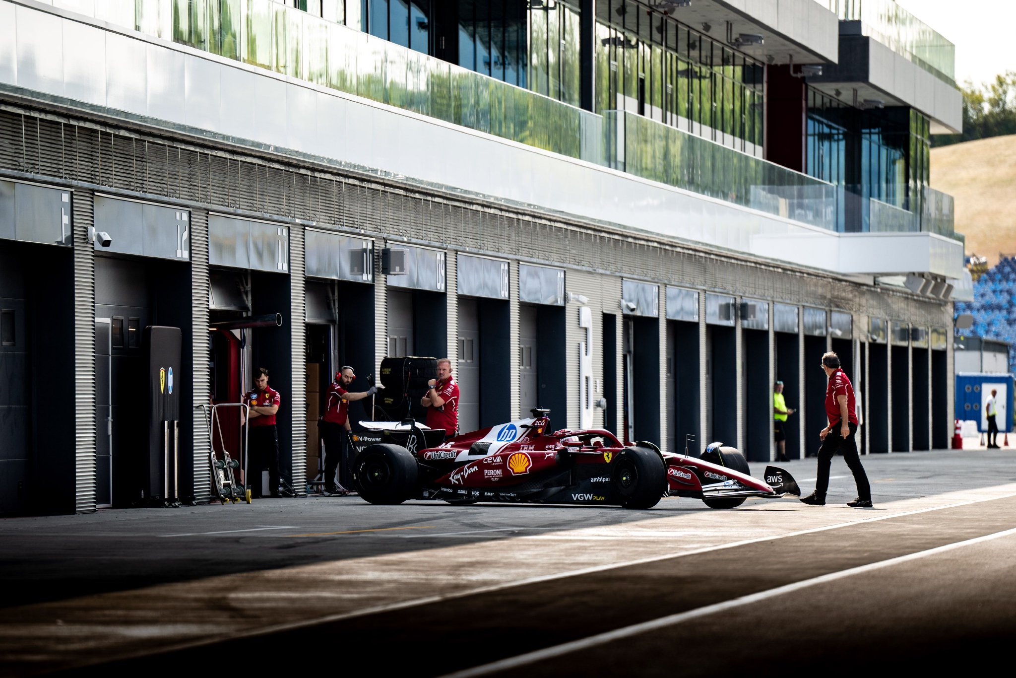 关于法拉利逆转索伯车队，塞恩斯点燃赛场的信息