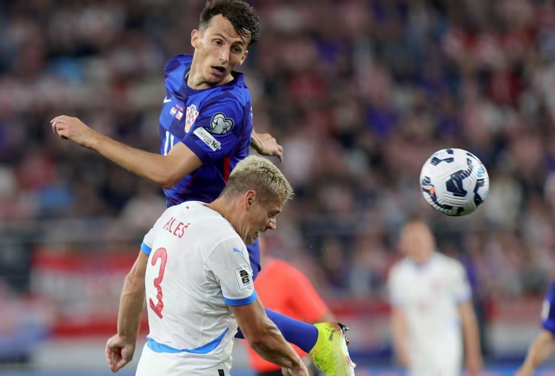 包含法国豪门对阵德国红牛，硝烟弥漫战火难掩的词条