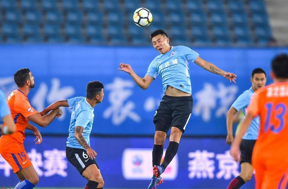 关于山东鲁能客场大胜大连一方，继续保持势头的信息