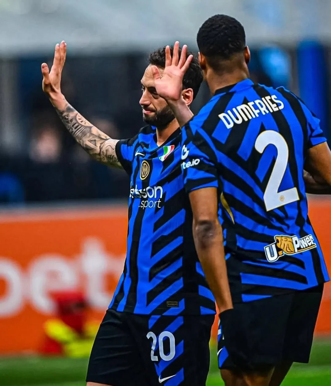 包含意大利国家队赢得赞誉：势不可挡的态势的词条