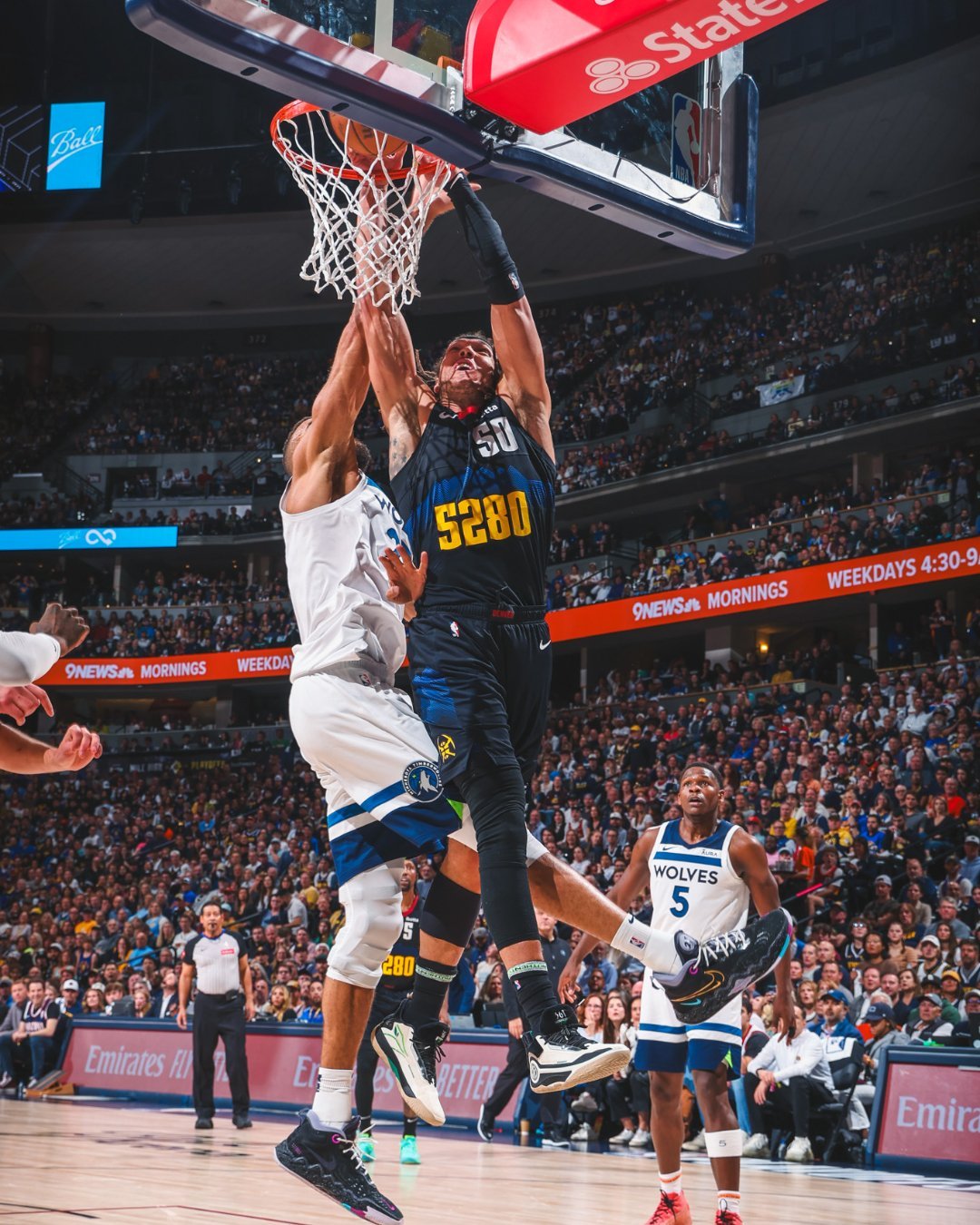 快船惨败掘金：约基奇分领先全场