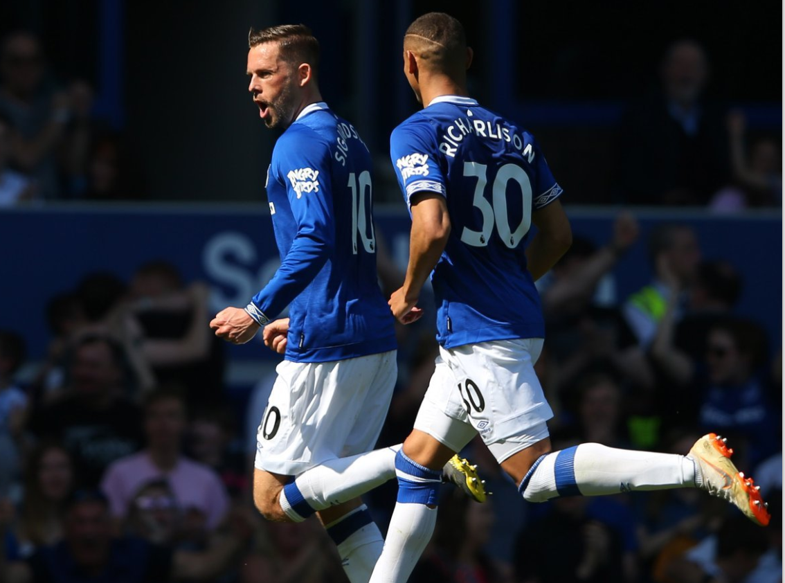 关于埃弗顿队在比赛中取得胜利，积分榜上升的信息