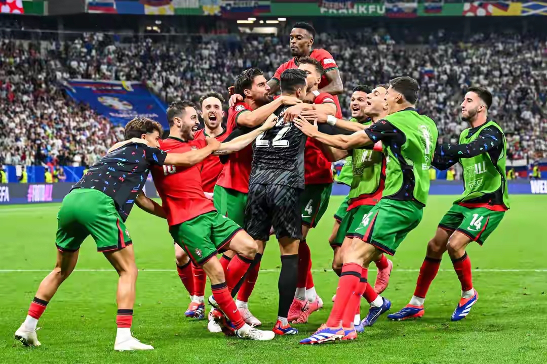 包含斯洛文尼亚队欧预赛表现抢眼，引发热议的词条