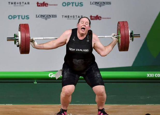 新西兰举重选手唐纳德成功晋级八强