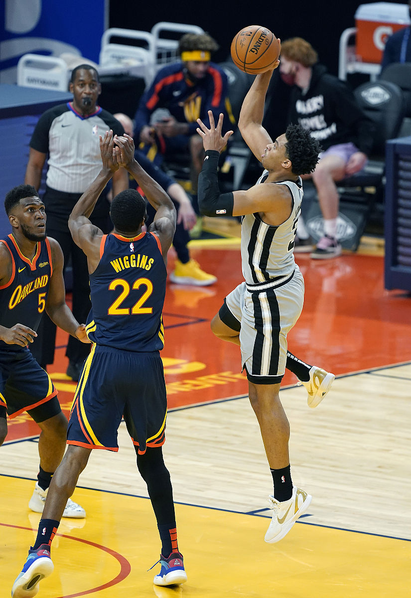 掘金爆冷鹈鹕，萨博尼斯送出助攻的简单介绍