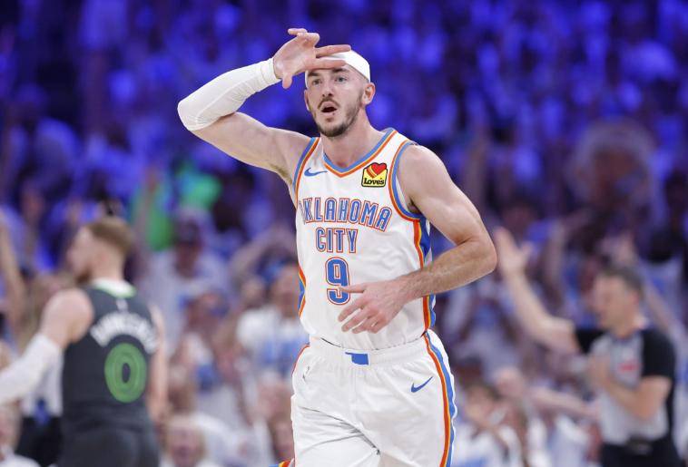 快船横扫马刺，卡鲁索统治全场的简单介绍