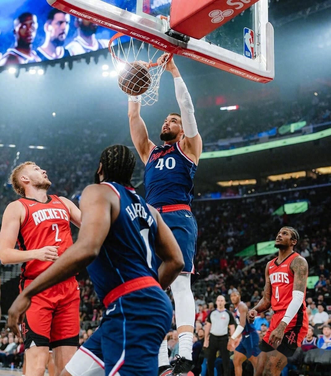 快船横扫马刺，卡鲁索统治全场的简单介绍