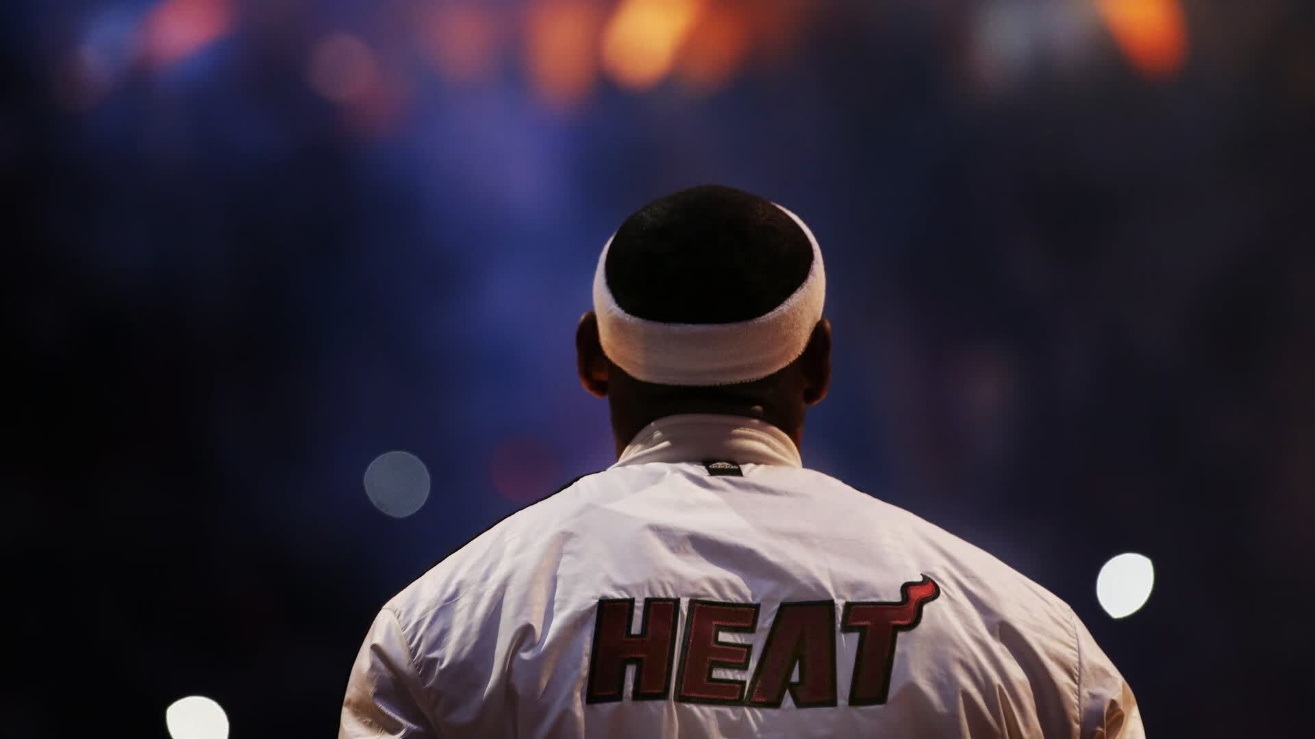 双线燃烧,从马刺的银黑风暴到爱德华兹的北美王座,竞技体育的唯一性时刻